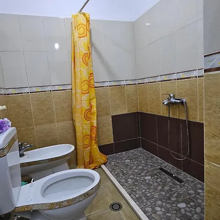 Lakeside Charmer: Hidden Gem With Panoramic Views! *