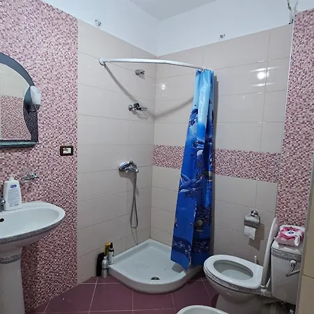 Lakeside Charmer: Hidden Gem With Panoramic Views! *