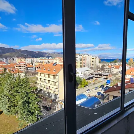 Lakeside Charmer: Hidden Gem With Panoramic Views!
